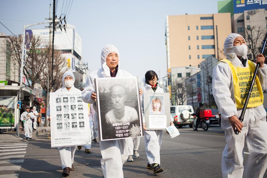 방진복 시위 사진